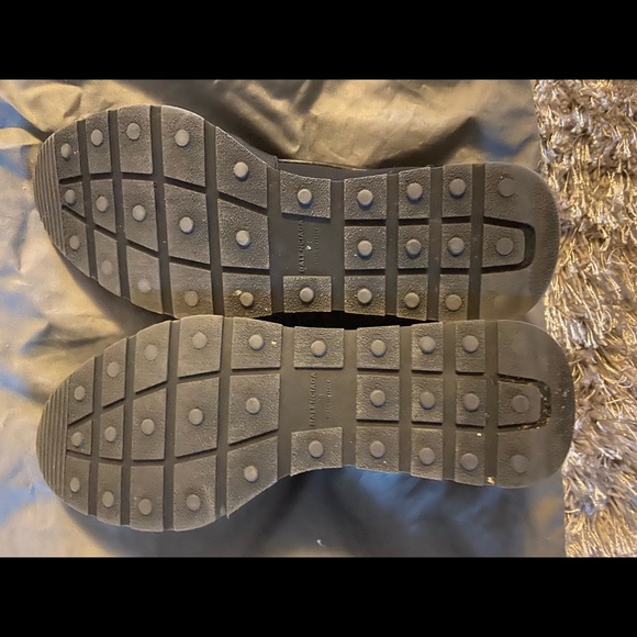 Like New Balenciaga Runner Sneaker - Picture 11 of 14